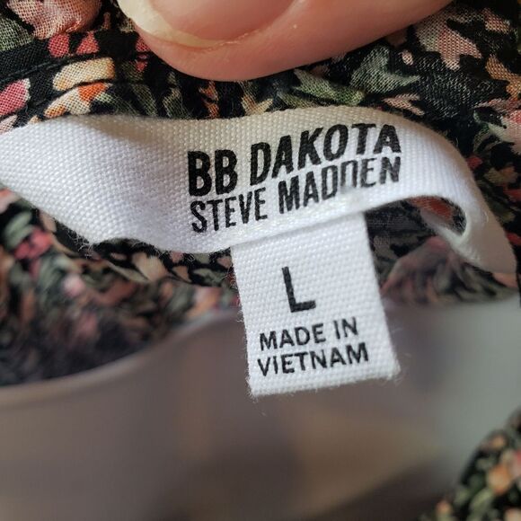BB DAKOTA BY STEVE MADDEN Flutter Sleeve Floral Blouse - Picture 6 of 8